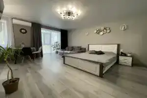 Uyutnaya -studiya v tsentrea vozle naberezhnoy Apartments, Berdyansk