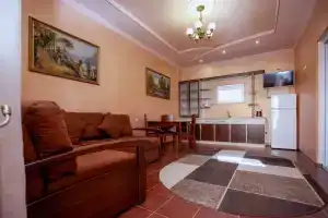 Nomer Apartamenty Plyus, Yevpatoriya