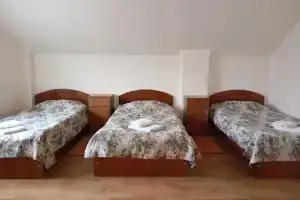 Tryohmestnyy nomer standart Apartments, Mariupol