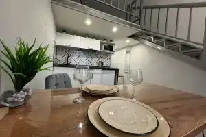 NOVAYa DVUHUROVNEVAYa STUDIYa V SAMOM TsENTRE ZhUKOVSKOGO Apartments, Zhukovsky