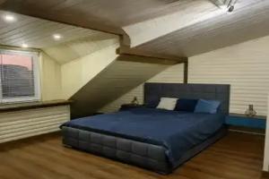 Tryohmestnyy nomer uluchshennyy s vidom na more Apartments, Candripsh