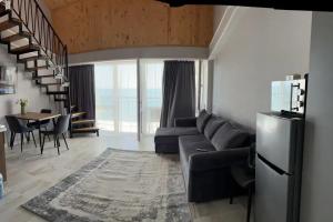 Uyutnaya -studiya na pervoy beregovoy linii, prekrasnyy vid Apartments, Izbarbash