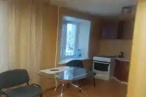 Uyutnaya -studiya v tsentre goroda Apartments, Mirnyj