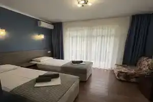 Tryohmestnyy nomer komfort Apartments, Lazarevskoye