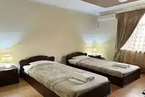 Dvuhmestnyy nomer s 2 otdelnymi krovatyami ekonom s vidom na gorod Apartments
