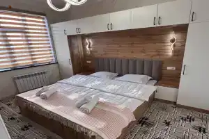 Uyutnaya ryadom s aeroportom i tsentrom Apartments