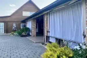 Dom dlya bolshoy kompanii vozleskogo zamka Cottage, Mir