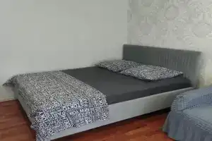 Otlichnaya studiya na 2 etazhe v spalnom rayone Apartments