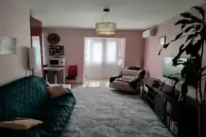 Uyutnaya dvushka, voda iz krana 24/7, samyy tsentr Apartments, Donetsk