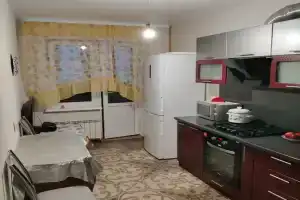 Uyutnaya v g.Yugorske, vse v shagovoy dostupnosti. Apartments, Yugorsk
