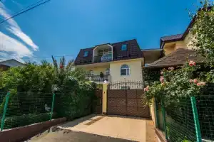 Otdelnyy kottedzh "Regina" s basseynom i hammamom ryadom s Sochi Parkom Cottage, Adler
