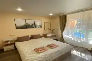 Apartamenty Semeynye (1 etazh), Kinghi