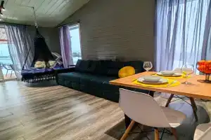 Skandi Cottage, Aleksandrov