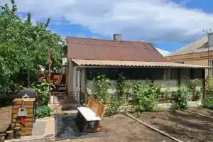 Guest house s besedkoy i zonoy barbekyu, Mariupol