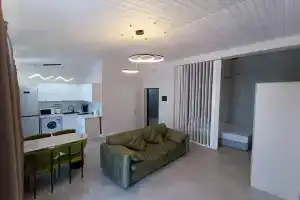 Studiya v 7 minutah ot morya dlya 4h gostey Apartments, Izbarbash