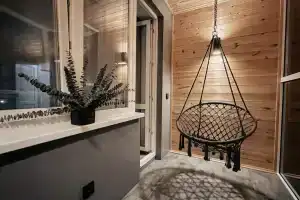 s beskontaktnym zaseleniem i zakrytoy parkovkoy Apartments