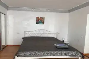 1-komnatnaya Apartments, Mariupol