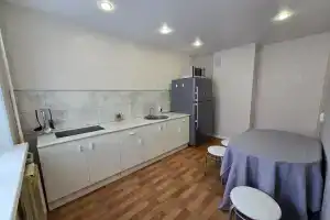 Uyutnaya tryohkomnatnaya na beregu Amura Apartments