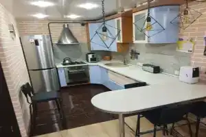 Dvuhurovnevaya v tsentre, s lichnym dvorikom Apartments, Krasnoye Selo