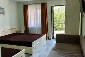 Chetyryohmestnyy nomer standart Apartments, Alakhadzi