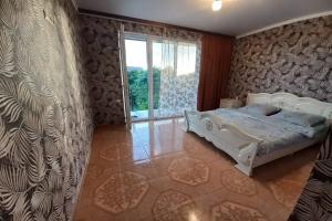 Dvuhmestnyy nomer s 1 krovatyu standart Apartments, Alakhadzi