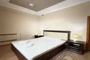 Semeynyy uluchshennyy nomer iz 2-komnat s vidom na sad i basseyn Apartments