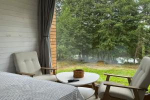 na beregu vodohranilishcha Glamping, Vladimir