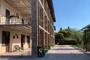Apelsin Hotel, Candripsh