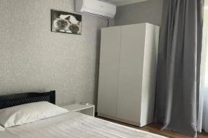 Dvuhmestnyy nomer s 1 krovatyu standart s vidom na gory Apartments, Lazarevskoye