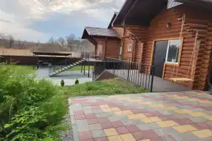 Dizaynerskiy dom ne daleko ot goroda Cottage