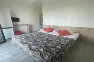 Dvuhmestnyy nomer s 1 krovatyu standart s vidom na more Apartments, Lazarevskoye