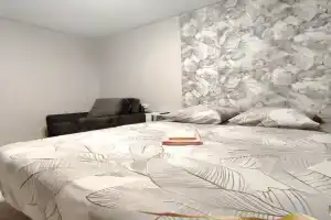 Uyutnaya 1-komnatnaya Apartments, Mirnyj