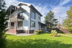 Kottedzh obereg v dali ot shuma i suety Cottage, Revda