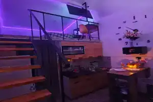 Komfortnaya studiya dlya kratkosrochnogo prozhivaniya Apartments