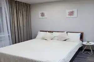 Prostornaya s vidom na gorod Apartments