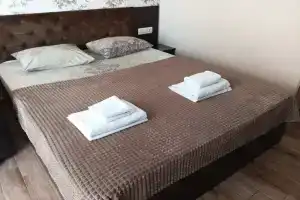 Dvuhmestnyy nomer s 1 krovatyu uluchshennyy s vidom na more Apartments, Lazarevskoye