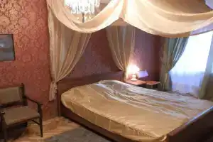 2-h komnatnye apartamenty v tsentre vozle parka, Melitopol
