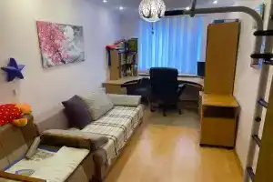 Uyutnaya, teplaya komnata v sovremennoy tryohkomnatnoy kvartire Apartments, Severodvinsk