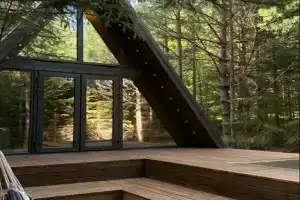 Hvoynyy - treugolnyy dom v sosnovom lesu Cottage, Belokurikha