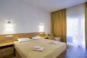 Otdelnye komnaty, tryohrazovoe pitanie vklyucheno Apartments, Yevpatoriya