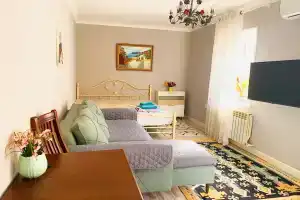 Uyutnaya studiya v tsentre ryadom s ploshchadyu Apartments, Makhachkala