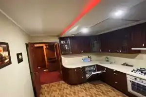 Uyutnaya 2-komnatnaya na naberezhnoy Apartments, Donetsk