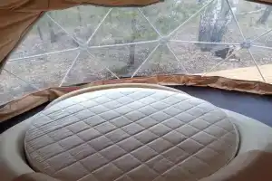 Geo kupol v lesu na beregu ozera Uvildy Cottage