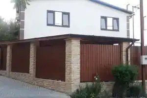 Uyutnaya v zhivopisnom ugolke na beregu Chyornogo morya Apartments, Novorossijsk