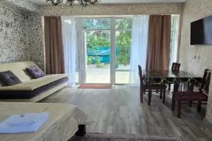 Uluchshennyy s vidom na park Apartments, Nalchik