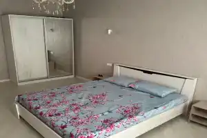 Uyutnaya, novaya v tsentre goroda Apartments, Izbarbash