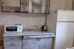 3-komnatnaya s konditsionerom bez balkona u instituta, parka semeynym Apartments, Vol'sk