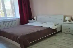 Dvuhkomnatnaya uyutnaya v novom dome Apartments, Yugorsk