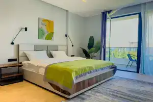 Zelenaya premium studiya s basseynom Vid na more i gory Apartments, Makhinjauri