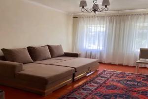 Komnata s gostevoy s vidom na more Apartments, Derbent